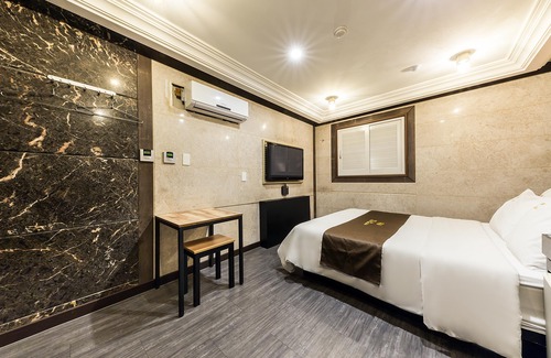 Dongseon-dong Hotel | Sungshin University Station Pav