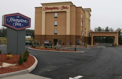 Galax Hotel | Hampton Inn Galax