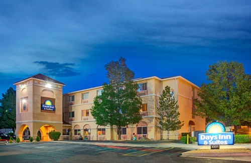 Victory Hills Hotel | Days Inn & Suites by Wyndham Airport Albuquerque