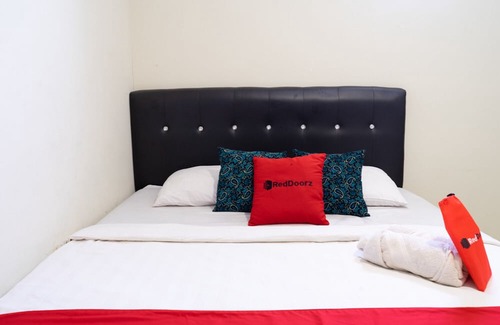 Bandung Hotel | RedDoorz Near Setrasari Mall 4