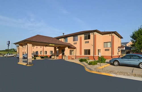 Waterloo Hotel | Baymont by Wyndham Waterloo