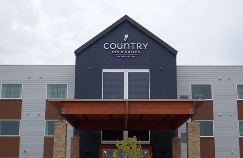 Fort Atkinson Hotel | Country Inn & Suites by Radisson, Ft. Atkinson, WI