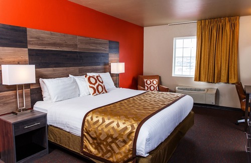 Ashwaubenon Hotel | Hotel J Green Bay