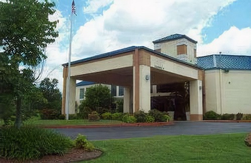 Tahlequah Hotel | Days Inn & Suites by Wyndham Tahlequah