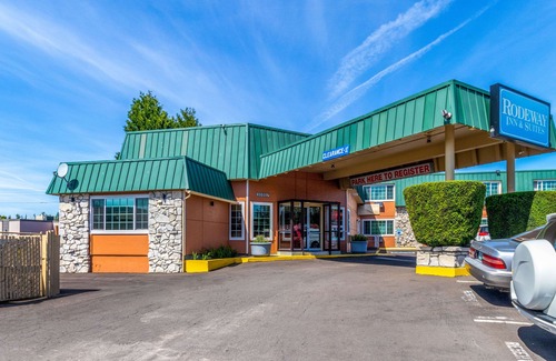 Cedar Hills Hotel | Rodeway Inn & Suites Hwy 217 & 26 W
