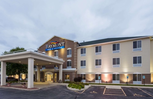 Waterford Hotel | Baymont by Wyndham Waterford/Burlington WI