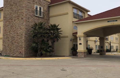 Gun Barrel City Hotel | Americas Best Value Inn & Suites Gun Barrel City