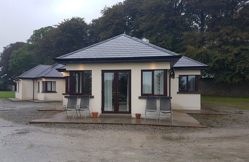 Fermoy Hotel | Moorepark West House