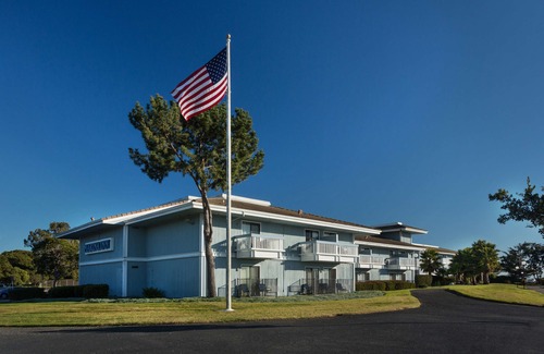 San Leandro Hotel | The Marina Inn on San Francisco Bay