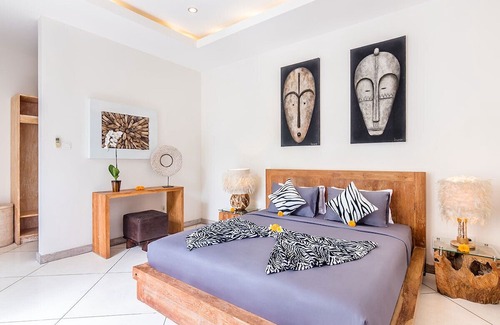 Sunset Road Hotel | Villa Safari