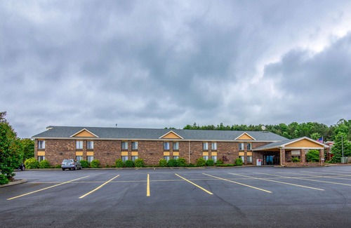 Tully Hotel | Quality Inn Tully I-81