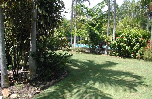 Bowen Hotel | Palm View Holiday Apartments