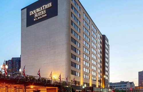 Downtown Minneapolis Hotel | DoubleTree Suites by Hilton Minneapolis Downtown
