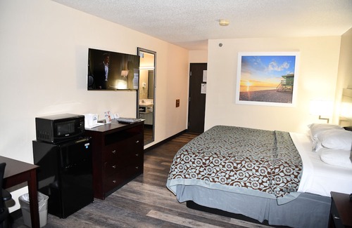 Kaukauna Hotel | Days Inn & Suites by Wyndham Kaukauna WI