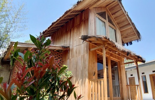 Cisurupan Hotel | Adk Papandayan Homestay & Tour