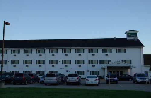 Eldridge Hotel | Quality Inn & Suites Eldridge Davenport North