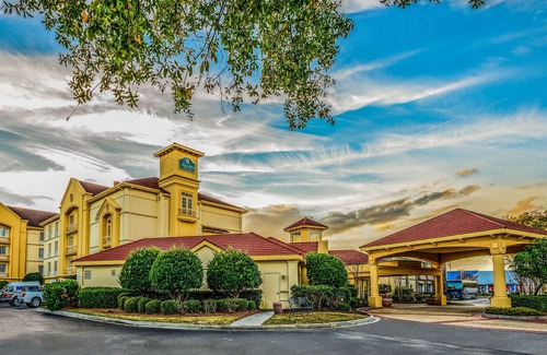 Myrtle Beach Hotel | La Quinta by Wyndham Myrtle Beach Broadway Area