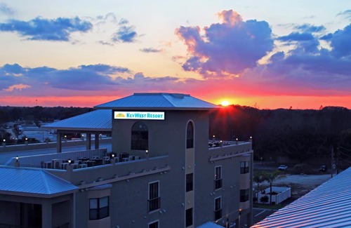Tavares Hotel | Key West Resort on Lake Dora