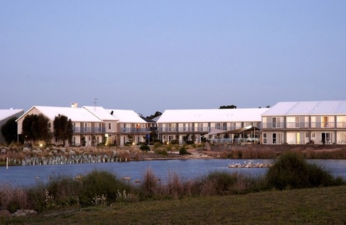 Williamstown Hotel | Quest Williamstown North