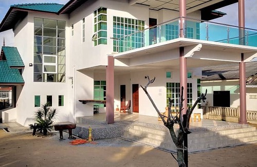 Marang Hotel | Che Beach House