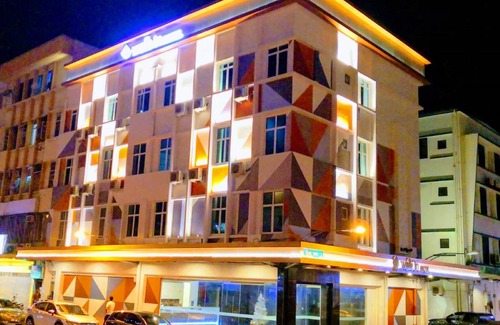 Kampung Air Hotel | Walk In Hotel