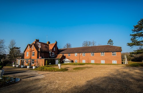 Cholderton Hotel | Gray Manor Hotel