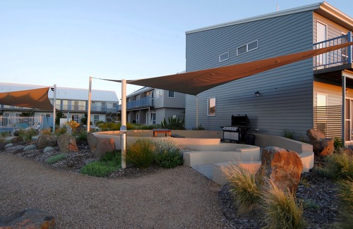 Williamstown Hotel | Quest Williamstown North