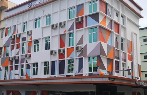 Kampung Air Hotel | Walk In Hotel