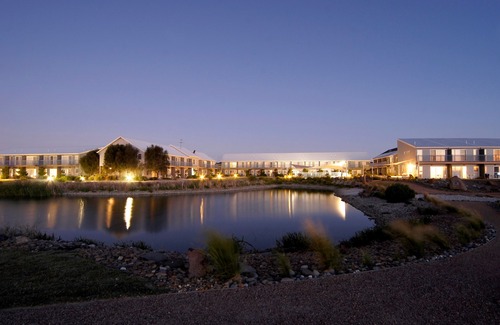 Williamstown Hotel | Quest Williamstown North