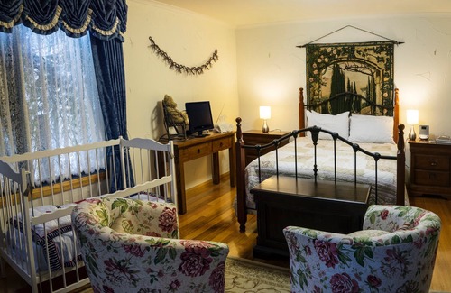 Mount Dandenong Hotel | Observatory Cottages