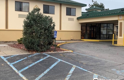 Latham Hotel | Baymont by Wyndham Latham Albany Airport