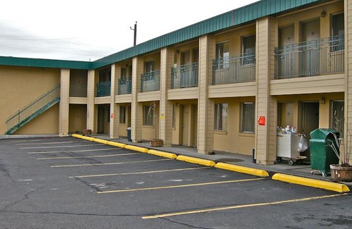 Burns Hotel | Days Inn by Wyndham Burns