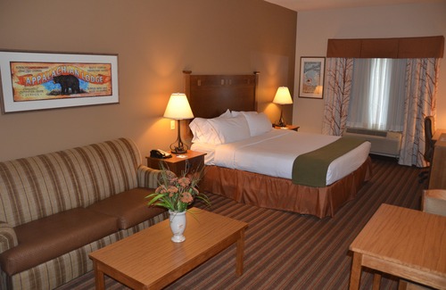 Donegal Hotel | Holiday Inn Express & Suites Donegal, an Ihg Hotel