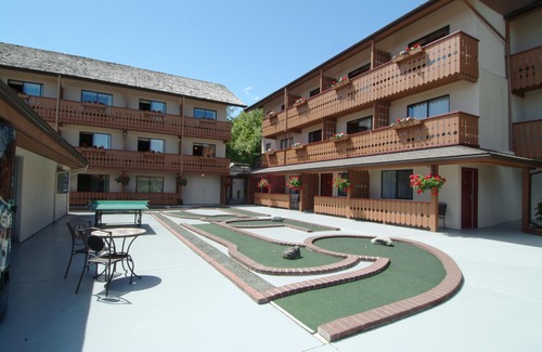 Campbell River Hotel | Ramada by Wyndham Campbell River