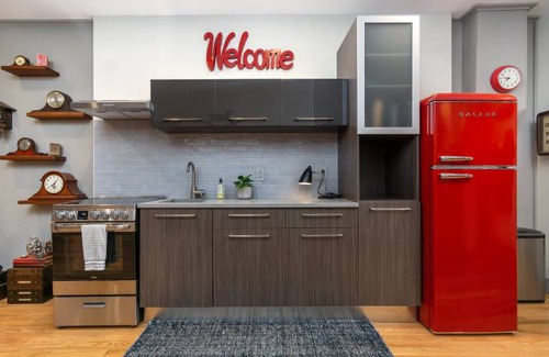 Black Mountain Apartment | Pellom's Time Shop Street Level Apartment in Downtown Black Mtn!