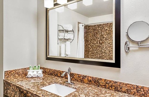 Minden Hotel | 2-Star Hotel ∙ Holiday Inn Express Minden, an IHG Hotel