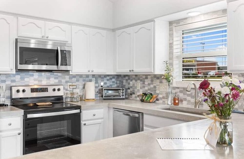 Brookings House | Easy Living Oregon Coast Townhome - Ocean View!