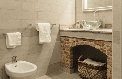 Gassino Torinese Cabin | Old Well Suite in Antique Farm with Outdoor Spa in the Countryside