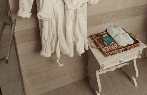 Gassino Torinese Cabin | Old Well Suite in Antique Farm with Outdoor Spa in the Countryside