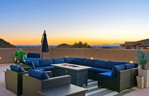 East Mesa House | Enchantment - 7BR Luxury Estate in Mesa surrounded by Panoramic Mountain Views!