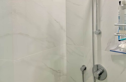 Dovercourt Park Apartment | Private Full Height Suite, Close to TTC - Salem Gallery