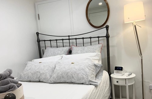 Dovercourt Park Apartment | Private Full Height Suite, Close to TTC - Salem Gallery