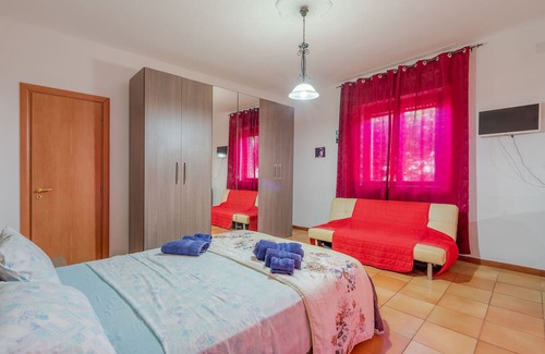 Arenella Villa | Accessible Villa "Franca Zona Arenella" with Private Terrace & Wi-Fi