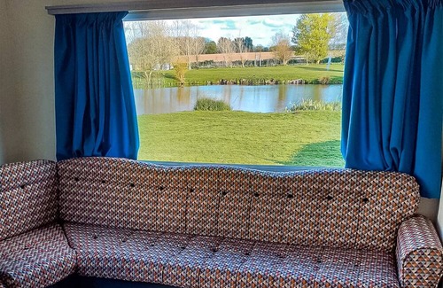 Louth Cottage | A great fisherman’s retreat, with two well stocked lakes, in a quiet location.