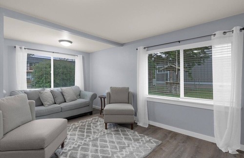 Seaview House | Pets OK, Fenced Yard, Close to Town (SVBApt)