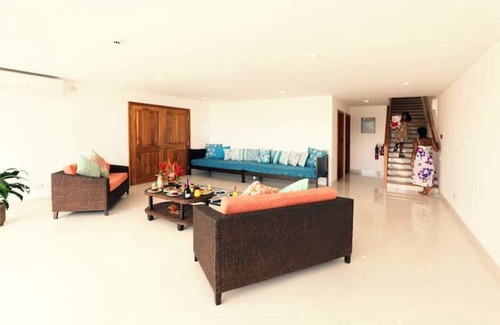 La Misere Villa | Large VIP bedroom in Deluxe Pool CliffHanger Villa