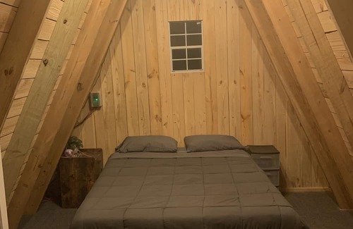 Decaturville Cabin | Unique secluded off grid getaway