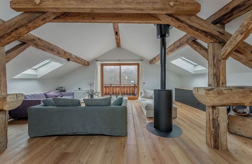 Praranger Ski Chalet | Chalet Mardinian - Four Bedroom Chalet, Sleeps 12