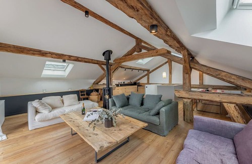 Praranger Ski Chalet | Chalet Mardinian - Four Bedroom Chalet, Sleeps 12