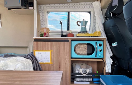 Kahului RV Rental | 2022Mercedes-BenzRV,Pop-Top，03